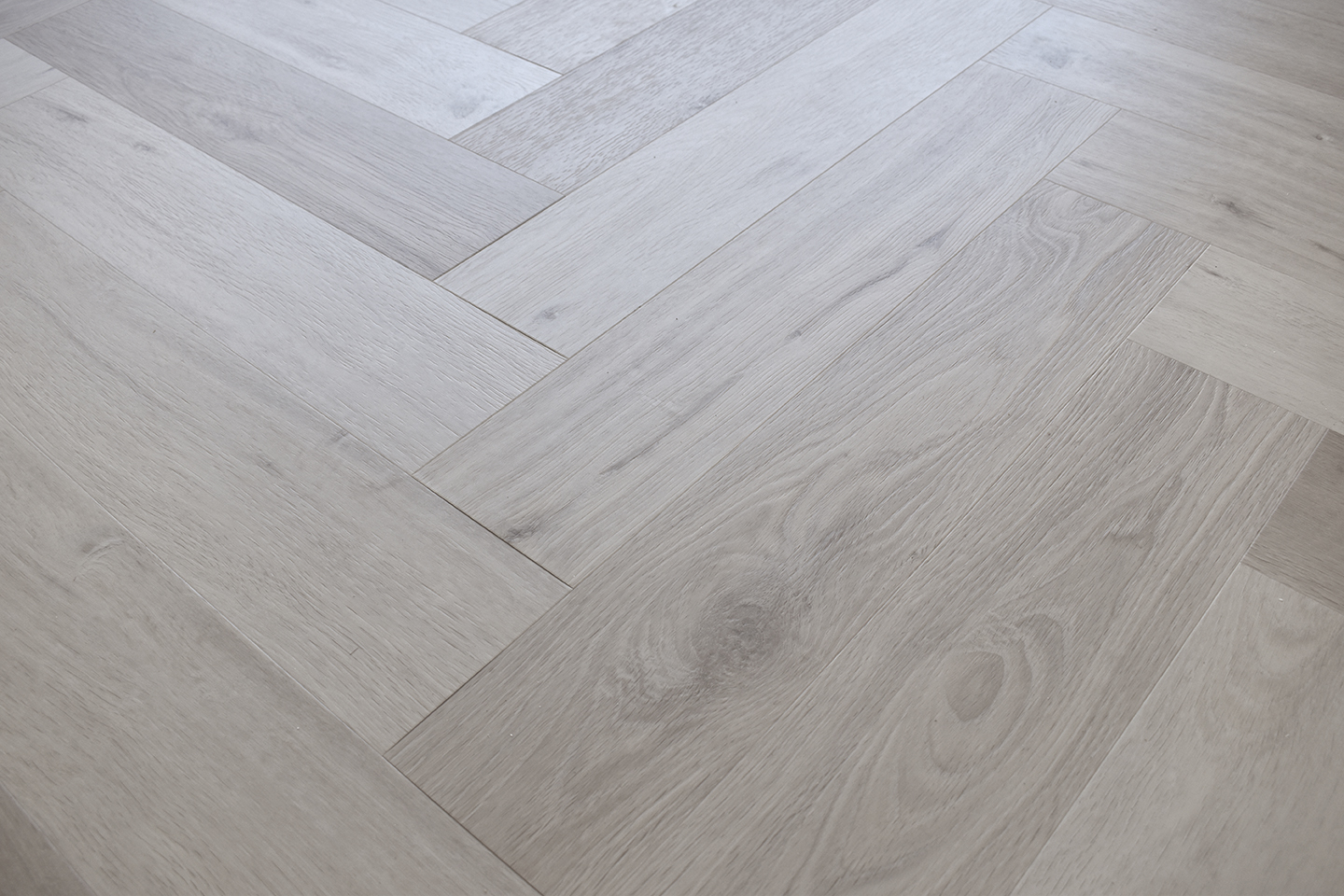 Impervia® Herringbone White Washed Oak 8